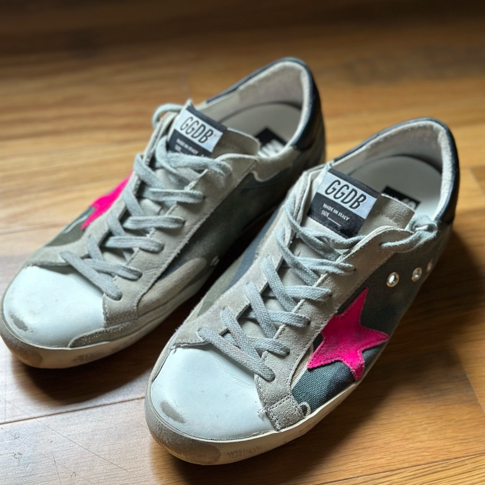 Golden Goose Women's Sneakers - Gray with Pink Star